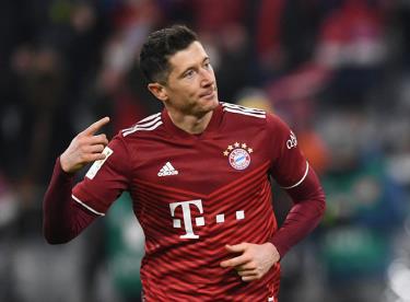 Lewandowski tiến gần danh hiệu Chiếc giày Vàng châu Âu 2022.