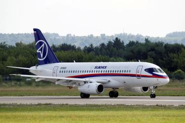 Máy bay Sukhoi Superjet 100 do Nga sản xuất.