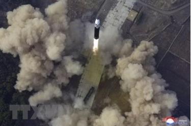 Tên lửa đạn đạo xuyên lục địa (ICBM) Hwasongpho-17 của Triều Tiên được phóng thử tại Bình Nhưỡng, ngày 24/3/2022.