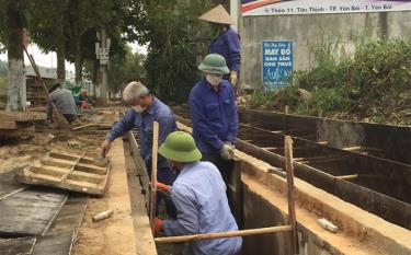 Hệ thống cống thoát nước tuyến đường Nguyễn Tất Thành, thành phố Yên Bái đang được đầu tư cải tạo.