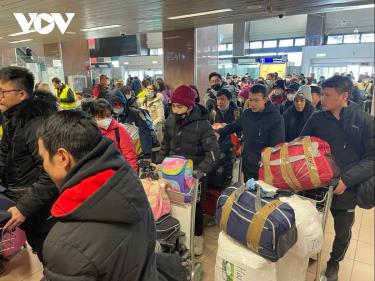 Rút kinh nghiệm từ chuyến bay đầu tiên đưa bà con về nước, chuyến bay thứ 2 đã được chuẩn bị kỹ lưỡng, công tác bảo hộ công dân đã được thực hiện chu đáo, kịp thời và đảm bảo điều kiện tốt nhất cho bà con về nước an toàn.
