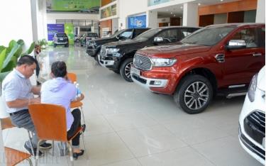Nhiều mẫu ô tô đang được giảm giá mạnh tới hàng trăm triệu đồng. (Ảnh minh họa)