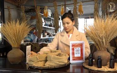 Homstay trên địa bàn thị xã Nghĩa Lộ tạo các điểm thanh toán không dùng tiền mặt.