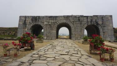 Cổng phía nam của di sản thế giới Thành nhà Hồ