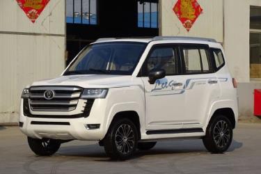 Mẫu xe cỡ nhỏ mang dáng dấp tương tự Toyota Land Cruiser LC300. Ảnh: Weibo.