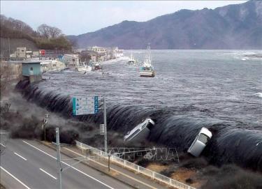 Cơn sóng thần lịch sử xảy ra sau thảm họa động đất tại thành phố Miyako, tỉnh Iwate, Nhật Bản ngày 11/3/2011. Ảnh: AFP/TTXVN