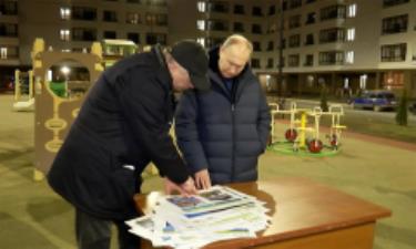 Tổng thống Nga Vladimir Putin thăm thành phố Mariupol, tỉnh Donetsk ngày 19/3.