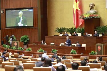 Chánh án Tòa án nhân dân tối cao Nguyễn Hòa Bình trả lời chất vấn.