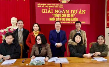 Hội Nông dân tỉnh, Qũy hỗ trợ nông dân tỉnh giải ngân Dự án ”Trồng và chăm sóc quế” tại xã Đông Cuông, huyện Văn Yên.