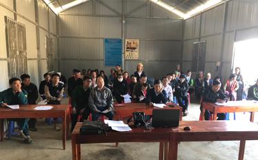 Rất đông người lao động nghèo đã tham gia các phiên tư vấn, giới thiệu việc làm tại huyện Mù Cang Chải (Yên Bái).