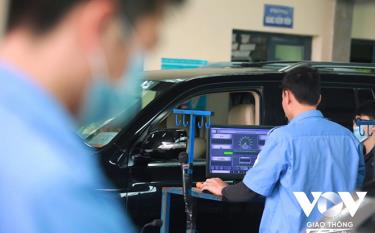 Theo Cục Đăng kiểm Việt Nam, đăng kiểm là ngành nghề kỹ thuật, những người làm kỹ thuật có tay nghề cũng có thể trở thành đăng kiểm viên, không nhất thiết có bằng đại học - Ảnh minh họa