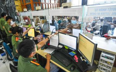 Chính phủ thống nhất trình Quốc hội xem xét một số chính sách mới về quản lý xuất nhập cảnh của người nước ngoài tại Việt Nam để đưa vào nghị quyết chung tại kỳ họp vào tháng 5 tới.