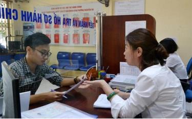Nếu thực hiện theo dự thảo nghị định, Bộ Nội vụ ước tính số lượng cán bộ, công chức cấp xã trong cả nước tăng thêm 7.418 người so với quy định hiện hành (Ảnh minh họa).