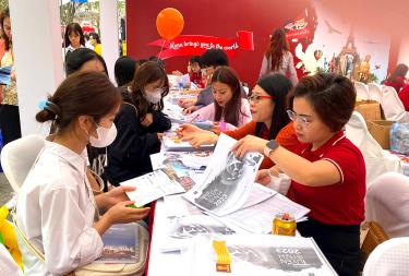 Thí dafabet dang nhap tham dự Ngày hội tư vấn tuyển dafabet dang nhap đại học năm 2023 tại Hà Nội.