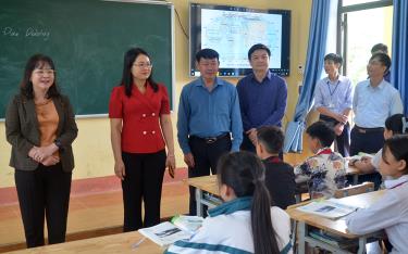 Phó Chủ tịch HĐND tỉnh Hoàng Thị Thđăng nhập dafabeth Bình cùng đoàn công tác khảo sát một số nội dung liên quđăng nhập dafabet đến công tác giáo dục và đào tại huyện Mù Cđăng nhập dafabetg Chải.