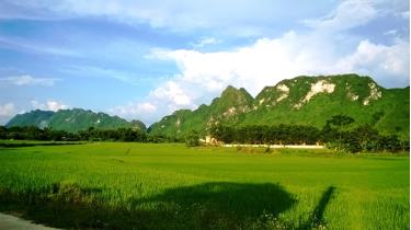 Thung lũng Chợ Chu (Định Hoá), nơi có những triền núi trập trùng, đá bao bọc tựa như tường thành vững chãi, là trung tâm link dafabet 