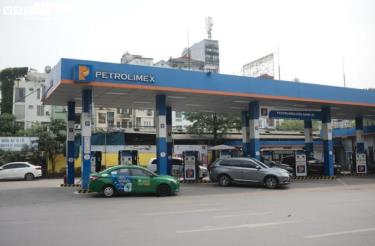 Bộ trưởng Bộ Công Thương yêu cầu thực hiện nghiêm quy định hóa đơn điện tử đối với hoạt động kinh doanh, bán lẻ xăng dầu. (Ảnh minh họa)