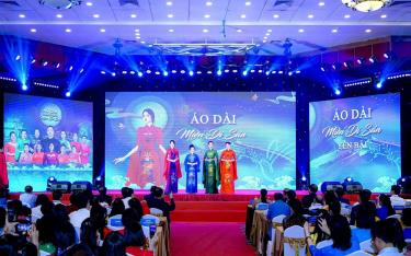 Nhà thiết kế Dung May và bộ sưu tập áo dài trong Chương trình nghệ thuật 