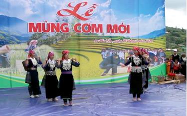 Lễ mừng cơm mới đã thu hút sự quan tâm của cả cộng đồng và trở thành sự kiện du lịch hằng năm.