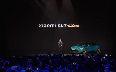 CEO Xiaomi Lei Jun tại lễ ra mắt xe điện SU7 Ultra ngày 28/2.