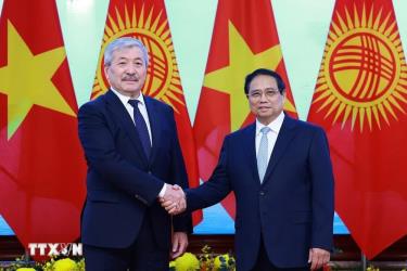 Thủ tướng Phạm Minh Chính và Thủ tướng Kyrgyzstan Adylbek Kasimalyev.