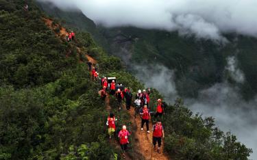 Giải leo núi “Bước chân trên mây” lần thứ 2 chinh phục đỉnh Tà Xùa, huyện Trạm Tấu sẽ sẽ diễn ra từ ngày 11 – 13/4/2025.