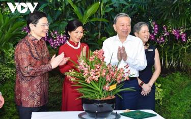 Tổng Bí thư Tô Lâm và Phu nhân Ngô Phương Ly dự Lễ đặt tên hoa lan tại Vườn Lan quốc gia thuộc Vườn thực vật Singapore