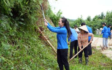 Thông qua các phong trào, Đoàn Thanh niên xã Hòa Cuông phát hiện, giới thiệu đoàn viên ưu tú cho Đảng xem xét, bồi dưỡng, kết nạp.