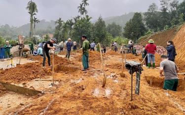 Các hộ gia đình trên địa bàn huyện Văn Yên san lấp nền nhà bảo đảm đúng quy định của pháp luật.