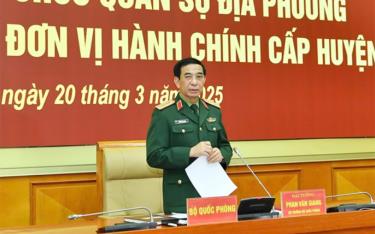 Đại tướng Phan Văn Giang - Ủy viên Bộ Chính trị, Phó Bí thư Quân ủy Trung ương, Bộ trưởng Bộ Quốc phòng, phát biểu tại hội nghị.