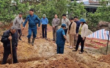 Khởi công làm nhà mới cho bà Nguyễn Thị Thìn là hộ nghèo ở thôn Đồng Tiến, xã Bạch Hà.