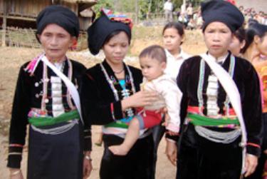 Trang phục phụ nữ Khơ Mú trong lễ link vào dafabet.