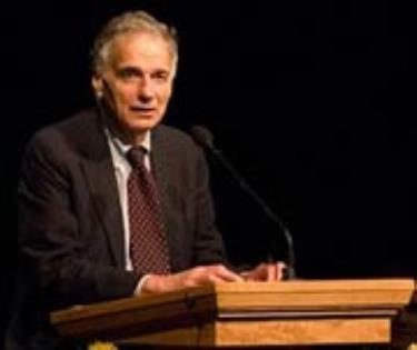 Ông Ralph Nader.