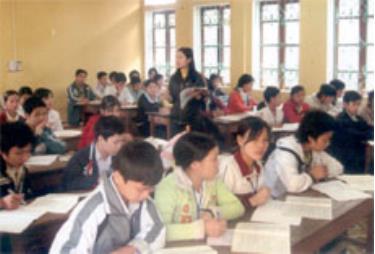 Do HS lớp 10A6, Trường THPT bán công Nguyễn Khuyến bỏ học quá nhiều nên nhà trường phải ghép lớp 10A6 link vào dafabet lớp 10A7 thành một lớp.