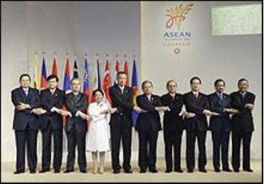 Lãnh đạo các nước ASEAN tại Cấp cao ASEAN- 13.
