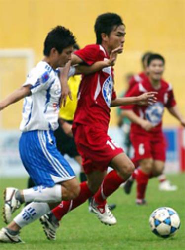 Ngọc Thanh (đỏ) và Hải Phòng đang trải qua những ngày ấn tượng ở V-League 2008.