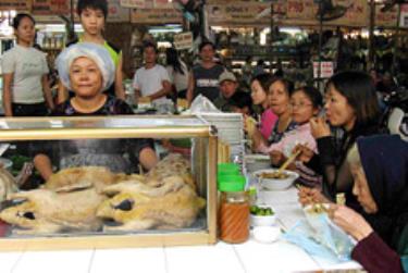 Bộ Y tế đề xuất phạt tiền, thậm chí truy cứu trách nhiệm hình sự cả những người tiêu thụ thực phẩm bẩn.