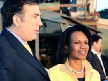 Ngoại trưởng Condoleezza Rice và Tổng thống Mikhail Saakashvili.