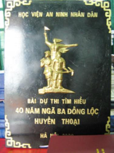 Bìa bài thi nặng 6,3kg.
