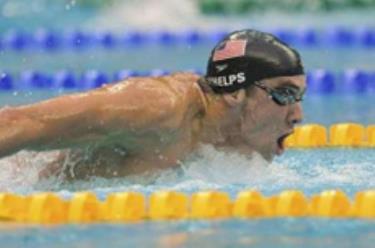 Kình ngư người Mỹ Michael Phelps tiếp tục thiết lập hàng loạt các kỷ lục thế giới mới