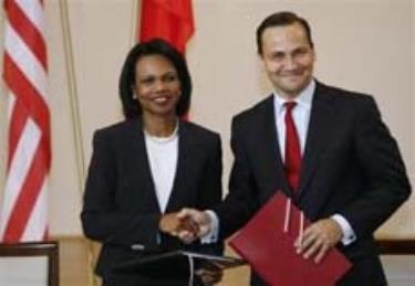 Ngoại trưởng Mỹ Condoleezza Rice và Ngoại trưởng Ba Lan Radoslaw Sikorski.