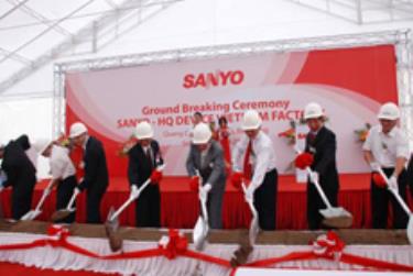 Lễ khởi công nhà máy của Sanyo. 
