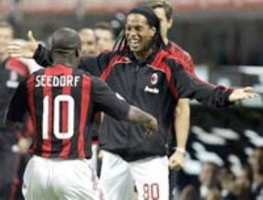 Thắng lợi 4-1 của Milan hôm qua đến từ những con người cũ như Seedorf.