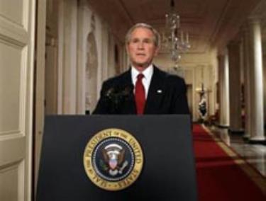 Tổng thống Mỹ George W. Bush sau bài phát biểu vào 
