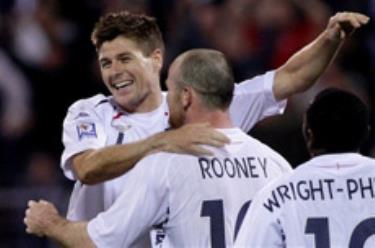 Steven Gerrard và Rooney đã giúp 