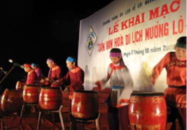 Màn trống khai hội.