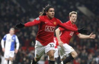 Tevez lập hat-trick đầu tiên trong sắc áo MU, tối 3/12.