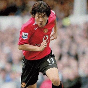 Park Ji Sung luôn chiến đấu với tinh thần quả cảm.