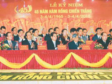 Chủ tịch nước Nguyễn Minh Triết và các đại biểu dự lễ kỷ niệm