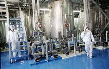 Bên trong một nhà máy hạt nhân của Iran.
